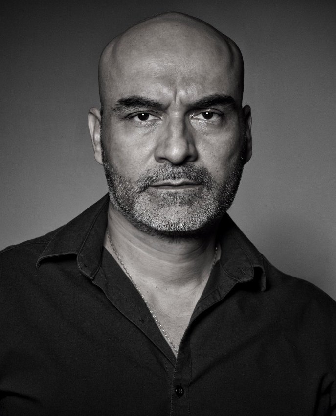 Retrato de Luis Morales en blanco y negro